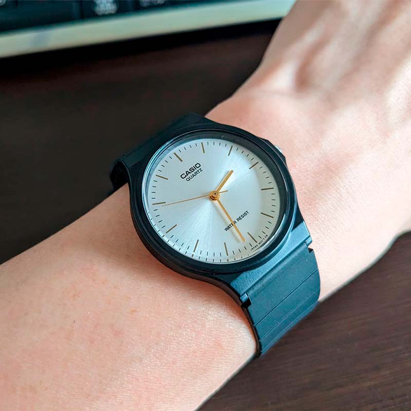 Casio MQ-24-7E2 Casio MQ-24-7E2
